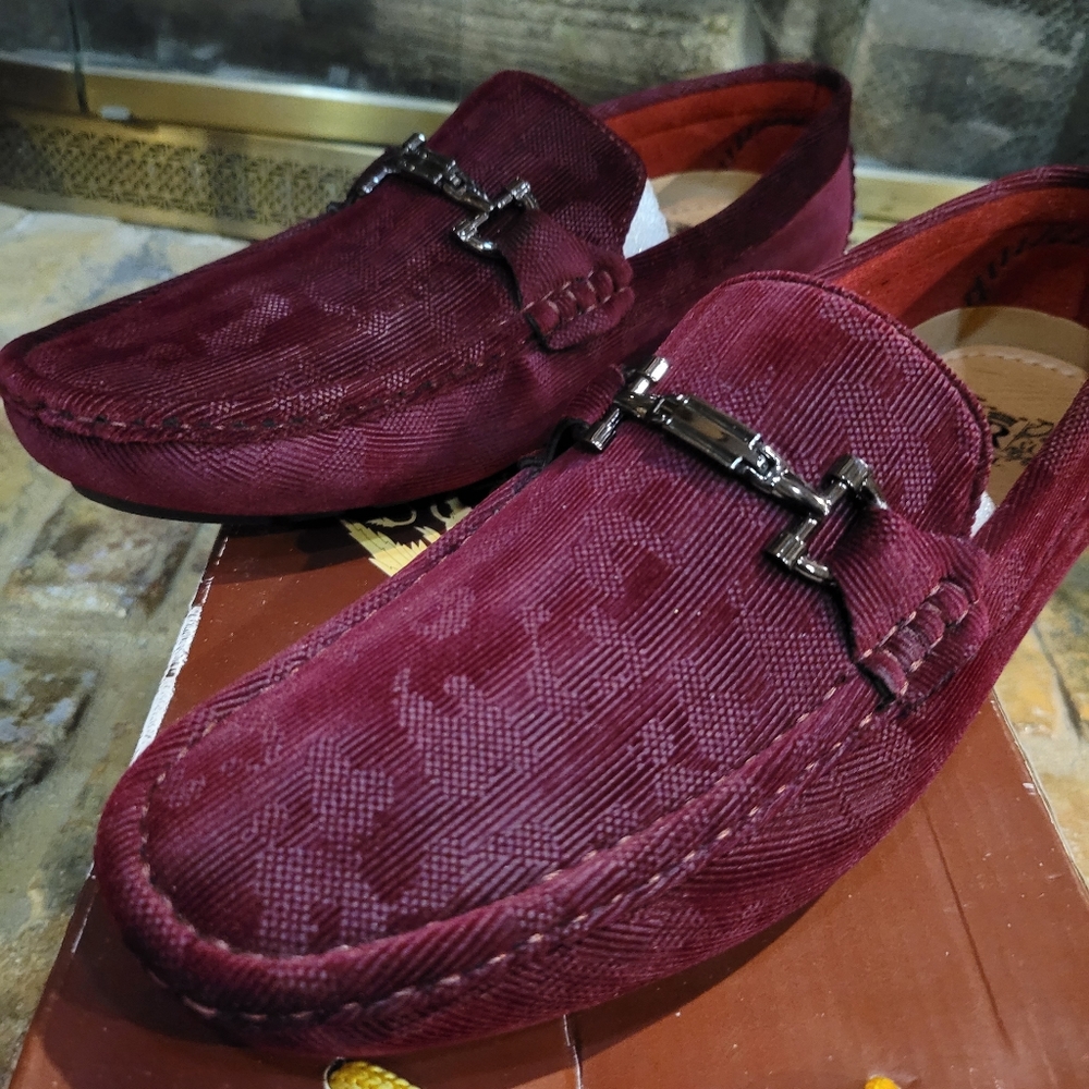 New Royal Shoes USA Men's Maroon Driver / dress shoes. Mens size 8/ women's 9.5